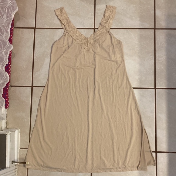 Vanity Fair Slip - Picture 6 of 7